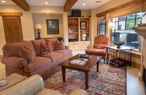 Deer Valley Apartment | Luxury One Bedroom 1 Apartment Hotel by RedAwning
