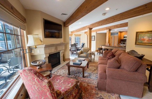 Deer Valley Apartment | Luxury One Bedroom 1 Apartment Hotel by RedAwning