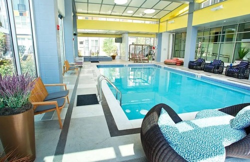 Bloomfield Apartment | Luxury one bedroom apartment with king size bed, jacuzzi and pool!