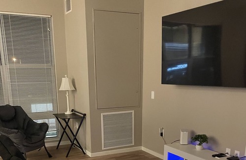 Bloomfield Apartment | Luxury one bedroom apartment with king size bed, jacuzzi and pool!