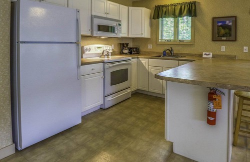 Bartlett Resort | Luxury one bedroom and one bathroom unit with full amenities