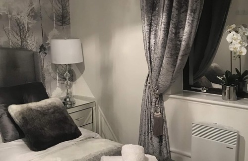 Brize Norton Apartment | Luxury One Bedroom Apartment in Central Carterton