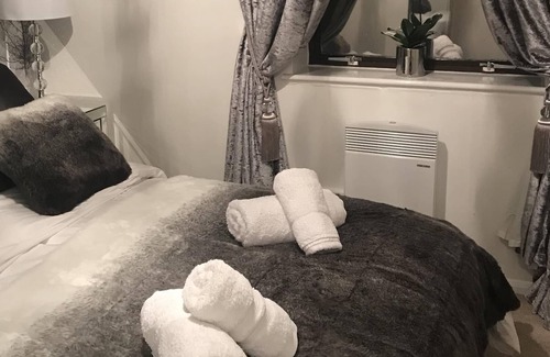 Brize Norton Apartment | Luxury One Bedroom Apartment in Central Carterton