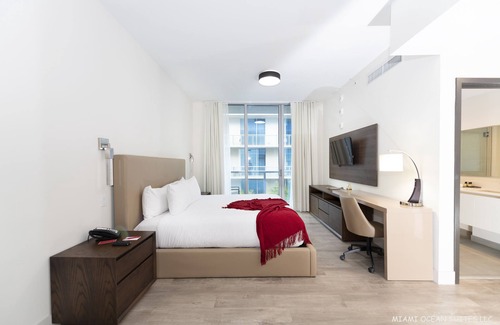 Hollywood Resort | Luxury one bedroom Apt/ at Hollywood beach resort