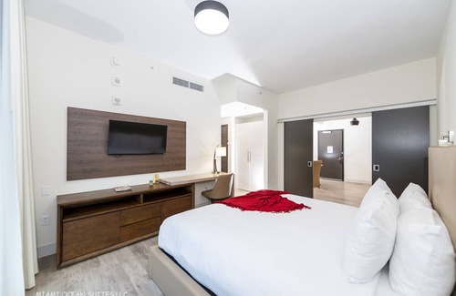Hollywood Resort | Luxury one bedroom Apt/ at Hollywood beach resort