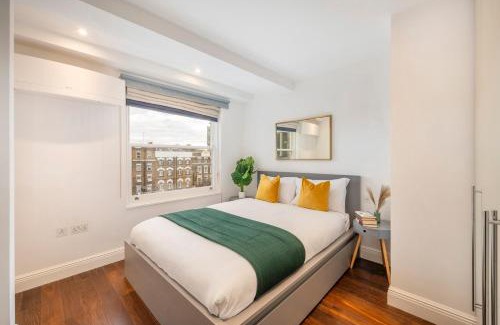 Westbourne Apartment | Luxury One Bedroom Apartment With AC, Balcony, Free Coffee Central London