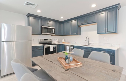 Plymouth Cultural District Apartment | Luxury One Bedroom Condo (625S.F.)