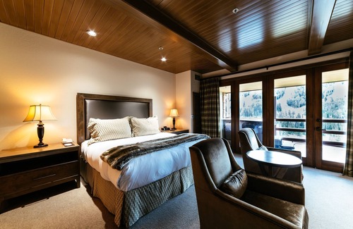 Deer Valley House | Luxury One Bedroom Corner Suite 1 Apartment Hotel by RedAwning