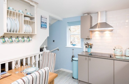 Looe House | Luxury one bedroom cottage with lovely views