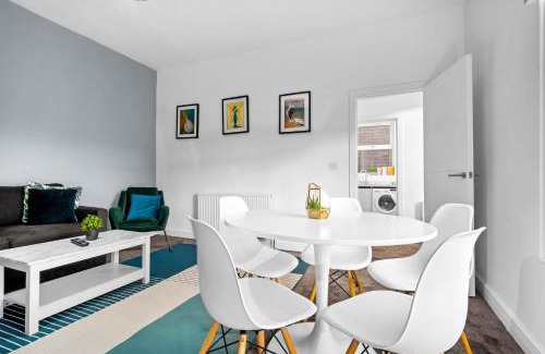 King's Heath Apartment | Luxury One Bedroom - Fast WiFi - Netflix - On Street Parking 2BR