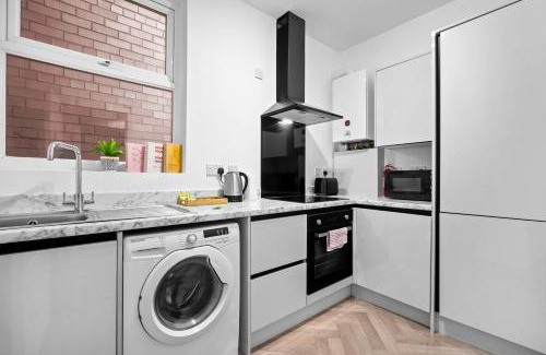 King's Heath Apartment | Luxury One Bedroom - Fast WiFi - Netflix - On Street Parking 2BR