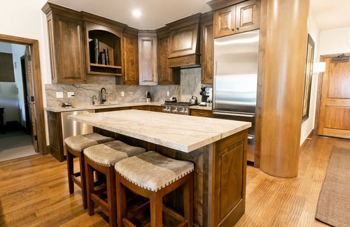 Deer Valley Condo | Luxury One Bedroom with Mountain View 1 Apartment Hotel by RedAwning