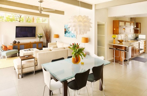 Racquet Club Estates House | Luxury Outdoor Living in a Mid-Century Modern Haven. Exceptional Guest Reviews.