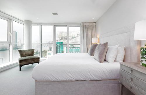 Vauxhall Apartment | Luxury Panoramic 3 bed with private terrace