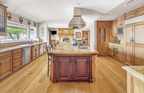 Paso Robles House | Luxury Paso Villa w/pool, hot tub, ping pong & bocce ball - 10 min to downtown!