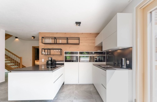 Viehhofen Villa | Luxury penthouse with terrace and views