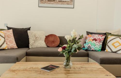 Bucharest City-Centre Apartment | Luxury Penthouse - 2 BR Jacuzzi Apart near Grand Hotel at Universitate
