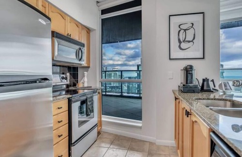 Bathurst Quay Condo | Luxury Penthouse ~ 5* Location ~ Breathtaking View