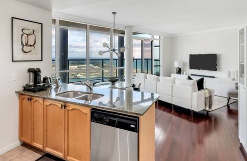 Bathurst Quay Condo | Luxury Penthouse ~ 5* Location ~ Breathtaking View