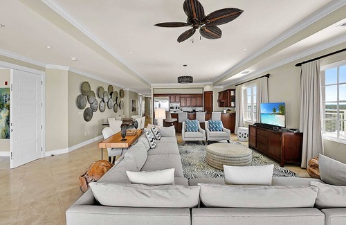 Seven Mile Beach Condo | Luxury Penthouse at Sea Breeze #9