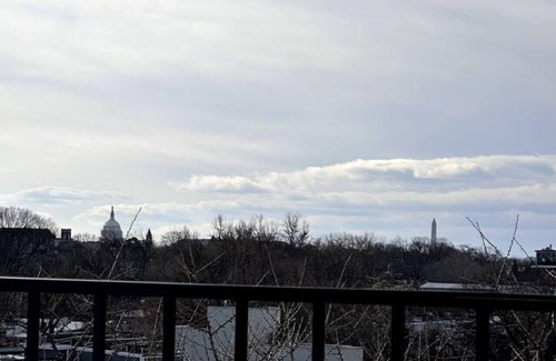 Kingman Park Apartment | Luxury Penthouse Condo+Rooftop+Private Parking+3BD