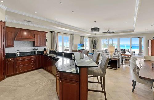 Seven Mile Beach House | Luxury Penthouse at Sea Breeze #9