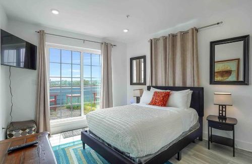 Northeast House | Luxury Penthouse , Private RoofDeck & Amazing View
