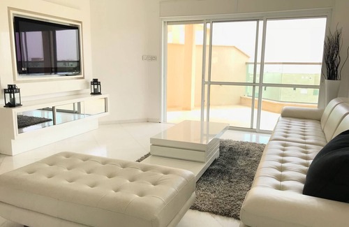Eilat House | Luxury Penthouse with Sea View & Jacuzzi