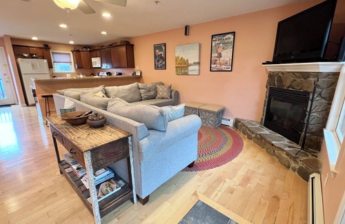 Bridgton House | Luxury Pleasant Mountain Townhouse across from Moose Pond