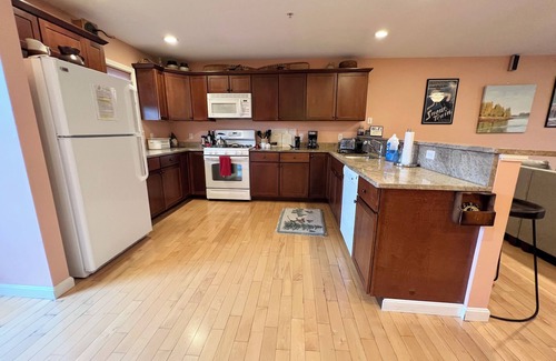 Bridgton House | Luxury Pleasant Mountain Townhouse across from Moose Pond