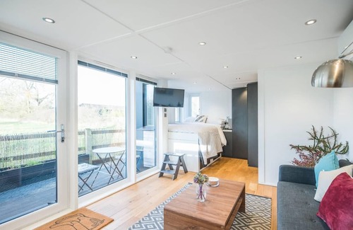 Woodbridge Cabin | Luxury Pod - Meadow View