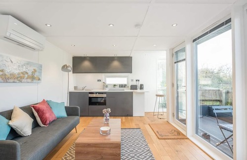 Woodbridge Cabin | Luxury Pod - Meadow View