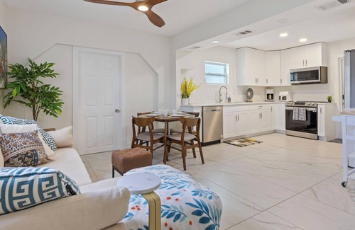 Riviera Bay House | Luxury Pool/KING Bed/Modern/Cozy St. Pete Tampa Beach Getaway