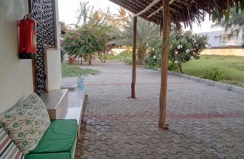 Watamu Apartment | Luxury Private Beachfront Cottage
