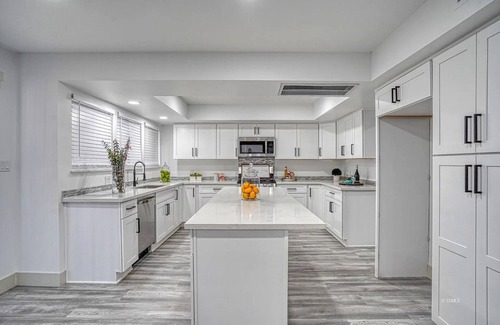 Lake Isabella House | Luxury Private Lake Home For Larger Groups on Acre with Huge Private Suite