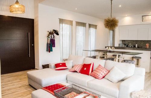 La Veleta Villa | Luxury Private Villas , Private Pool, Private garden, Jacuzzi, 24hours security