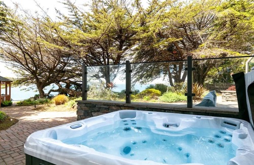 Gualala Villa | Luxury Private Waterfront Estate w/Beach Access!nn