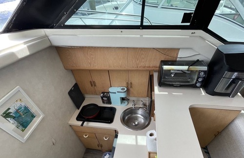 New Rochelle Boat Rental | Luxury Private Yacht as Boathouse
