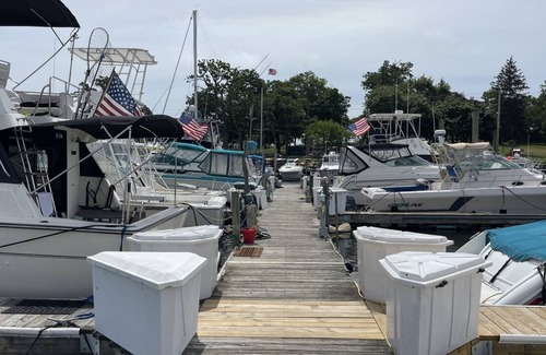 New Rochelle Boat Rental | Luxury Private Yacht as Boathouse