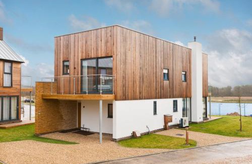 Holworth House | Luxury property with access into Spa on a nature reserve Beaumont Village 14