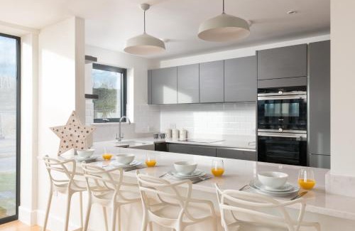 Holworth House | Luxury property with access into Spa on a nature reserve Beaumont Village 14