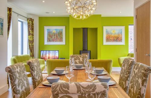 Holworth House | Luxury property with spa access on a nature reserve Cheetah Retreat BV18