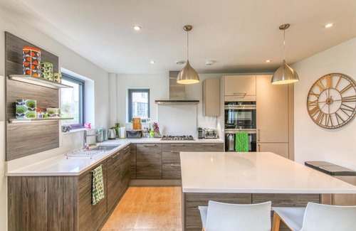 Holworth House | Luxury property with spa access on a nature reserve Cheetah Retreat BV18