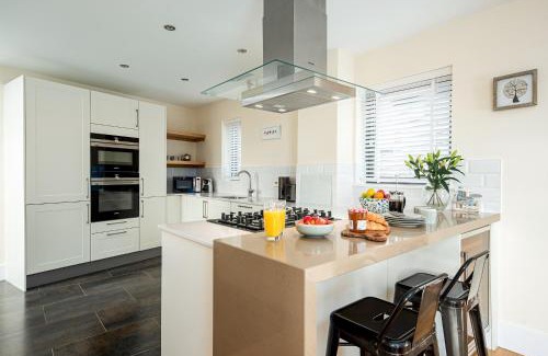 Holworth House | Luxury property with spa access on a nature reserve Hambury Cottage BV22