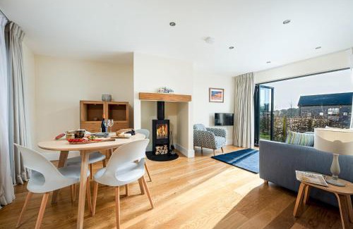 Holworth House | Luxury property with spa access on a nature reserve Hambury Cottage BV22
