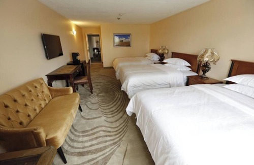 Niagara Falls Hotel | Luxury Quadruple Room