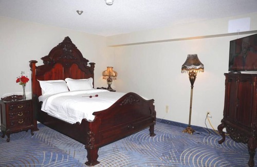 Niagara Falls Hotel | Luxury Quadruple Room