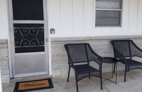 Lakeview Resort | Luxury Queen Studio With Kitchen Sleeps 3