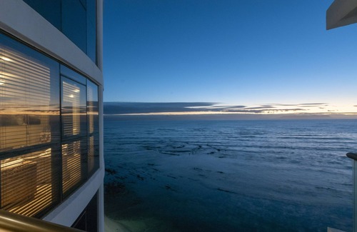 Strand Apartment | Luxury Remote Working Ocean View 1203. UPS