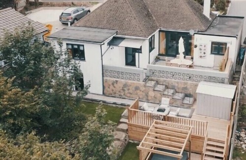Chatham House | Luxury Renovated Bungalow with Hot Tub
